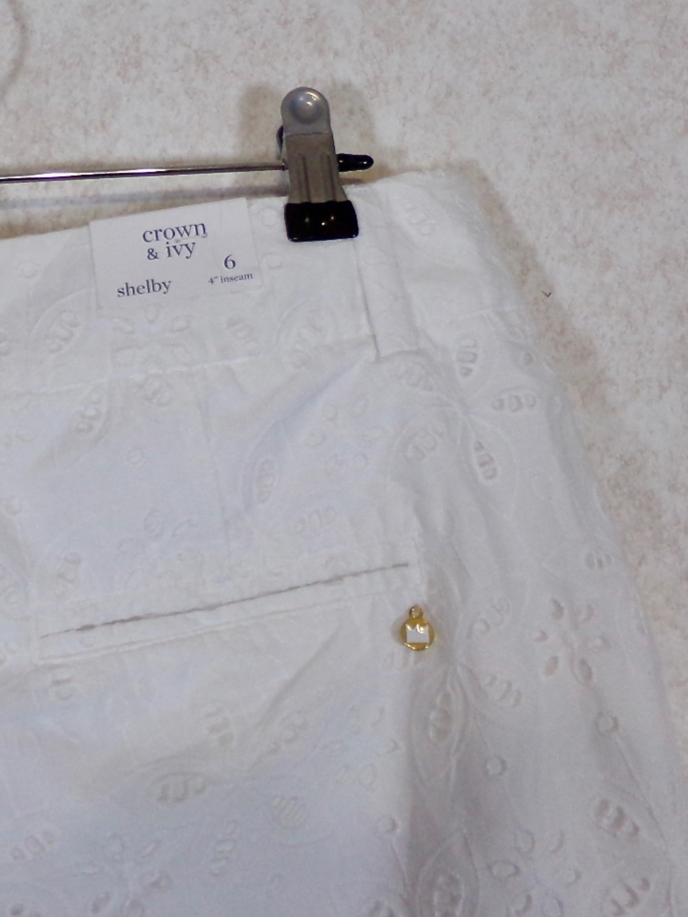 NWT Crown & Ivy Shelby Embroidered, Scalloped Hem 4 Pocket White Shorts Size 6 - Picture 10 of 16